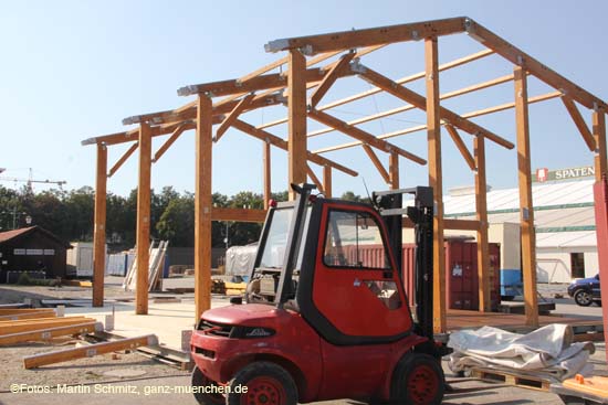 110817wiesnaufbau_19