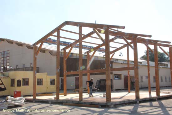 110817wiesnaufbau_20