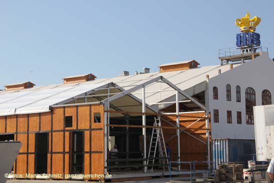 110817wiesnaufbau_28