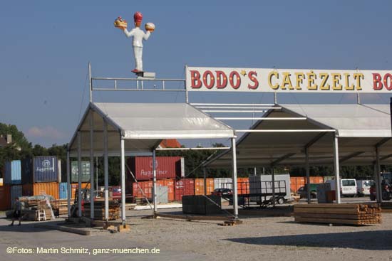 110817wiesnaufbau_31