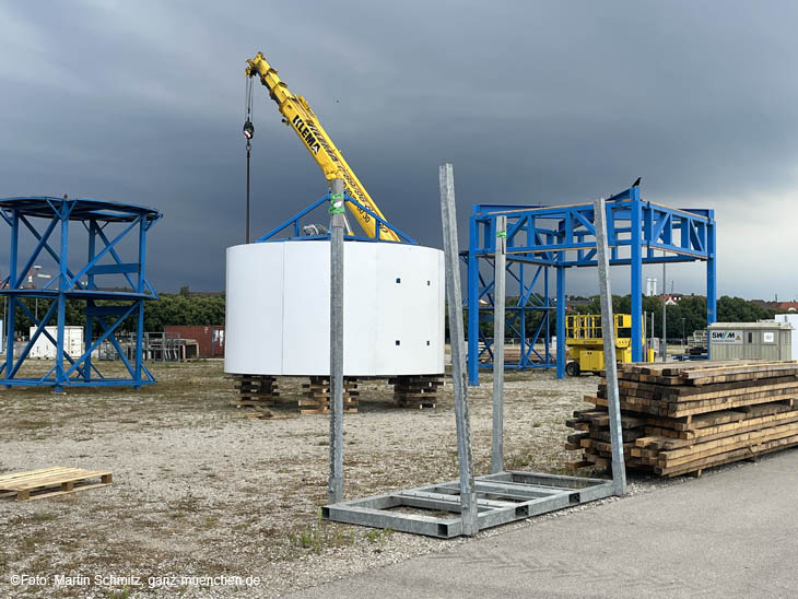 Aufbau-Arbeiten auf der Theresienwiese -Löwenbräu Turm (©Foto: Martin Schmitz)