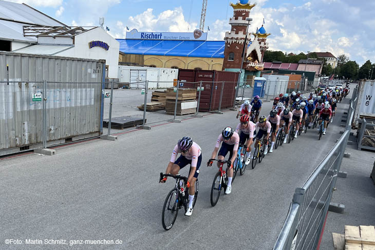 Impressionen Wiesnaufbau Tag 63 - 21.08.2022 (Sonntag) - mit Durchfahrt der Radrennfahrerinnen der European Championships 2022 / 220821wiesnaufbau009 ©Fotos: Martin Schmitz 