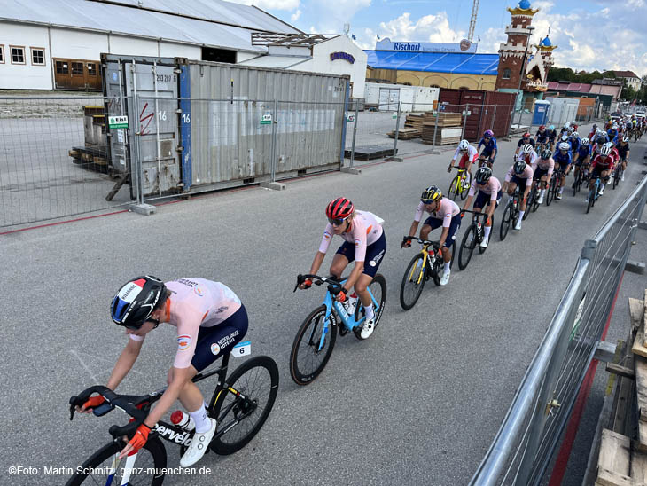 Impressionen Wiesnaufbau Tag 63 - 21.08.2022 (Sonntag) - mit Durchfahrt der Radrennfahrerinnen der European Championships 2022 / 220821wiesnaufbau010 ©Fotos: Martin Schmitz 