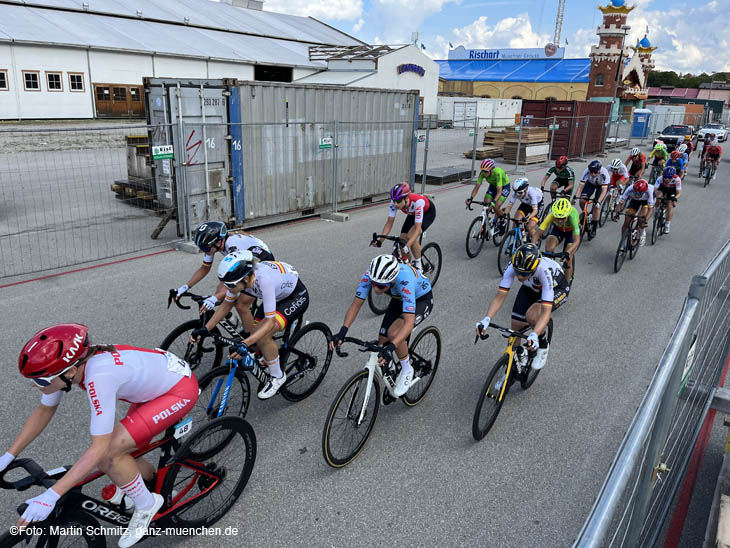 Impressionen Wiesnaufbau Tag 63 - 21.08.2022 (Sonntag) - mit Durchfahrt der Radrennfahrerinnen der European Championships 2022 / 220821wiesnaufbau015 ©Fotos: Martin Schmitz 