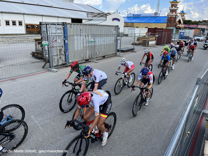 Impressionen Wiesnaufbau Tag 63 - 21.08.2022 (Sonntag) - mit Durchfahrt der Radrennfahrerinnen der European Championships 2022 / 220821wiesnaufbau016 ©Fotos: Martin Schmitz 