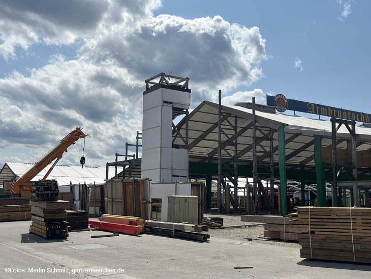 230722wiesnaufaufbau12-003