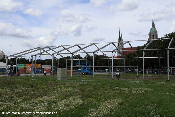 230808wiesnaufbau29-033