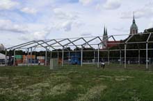 230808wiesnaufbau29-033