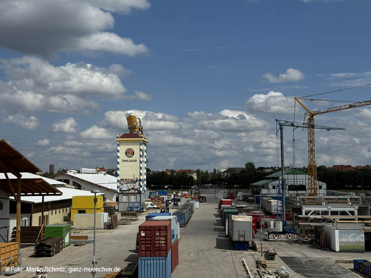 der Aufbau geht gut voran (©Foto: Martin Schmitz)