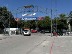 240806wiesnaufbau37t030