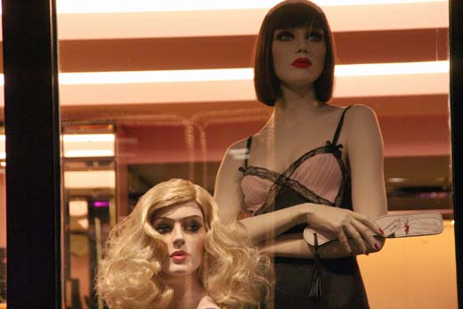 081120agentprovocateur001