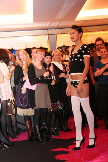 081120agentprovocateur024