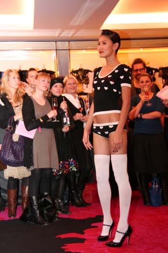 081120agentprovocateur025