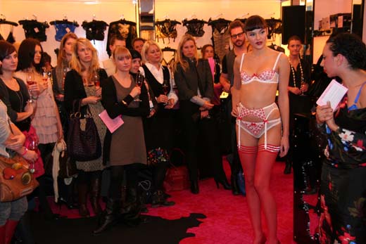 081120agentprovocateur089