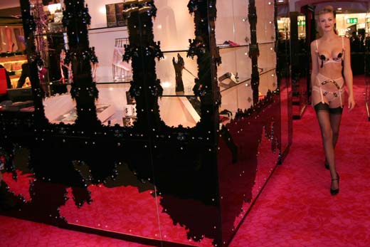 081120agentprovocateur090