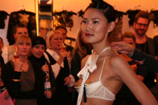 081120agentprovocateur106