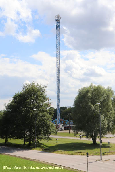 Aufbau Bayern Tower - Sommer in der Stadt 2020 - Aufbau im Olympiapark 17.07.2020 / 200717bayern_tower04