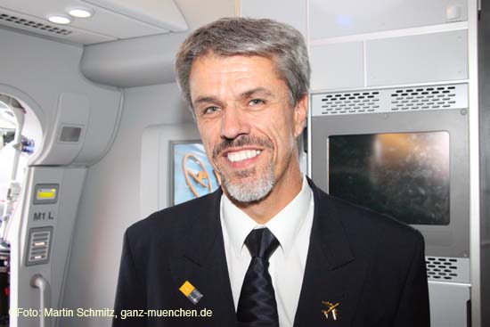 Flugkapitän Raimund Müller flog den AIrbus A 380 nach München am 02.06.2010100602lh_a380_105