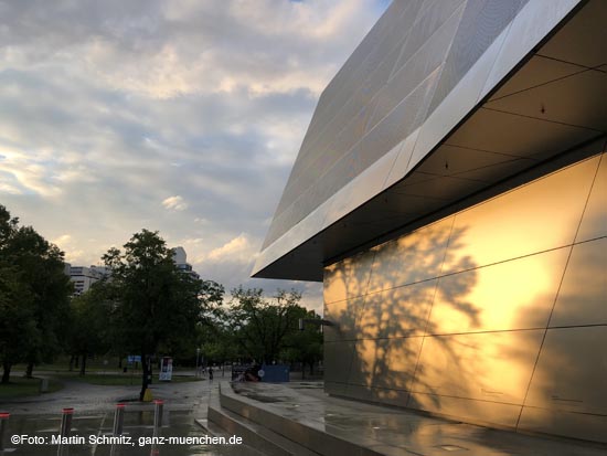 Reopening BMW Welt 04.05.2020 nach Corona Schlie&szlig;ung / 200504bmw_welt030