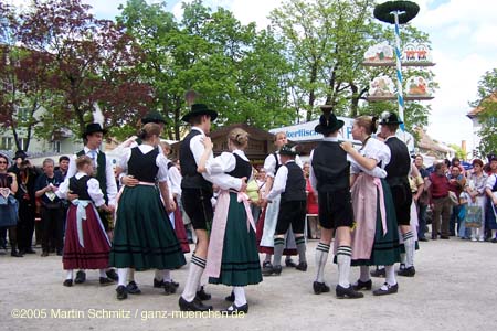 050430maidult042