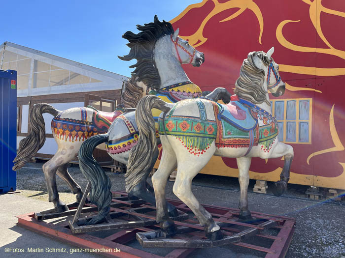 Die Pferde vom Hippodrom sind schon da: Aufbau Münchner Frühlingsfest Tag 11, 11.04.2022 / 220411fruehlingsfest-auf004. ©Foto: Martin Schmitz 