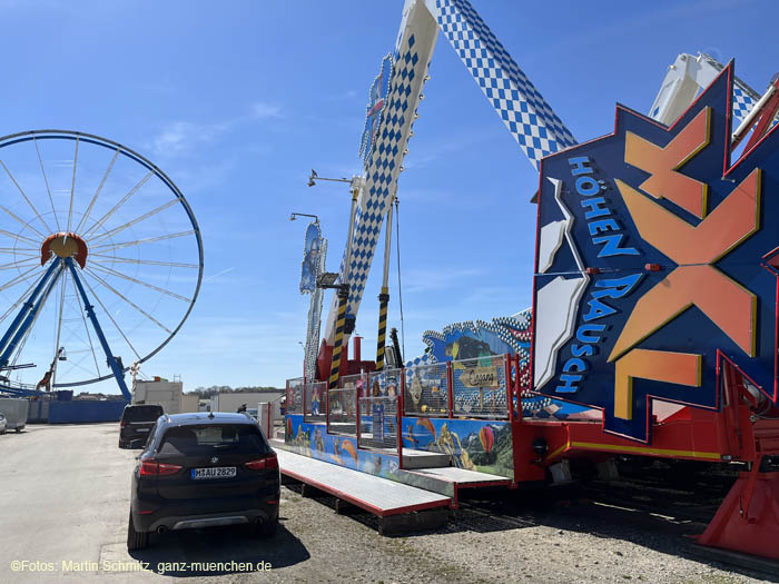 Riesenrad von Willenborg, XXL Höhenrausch beim Aufbau Münchner Frühlingsfest Tag 11, 11.04.2022 / 220411fruehlingsfest-auf010 ©Foto: Martin Schmitz