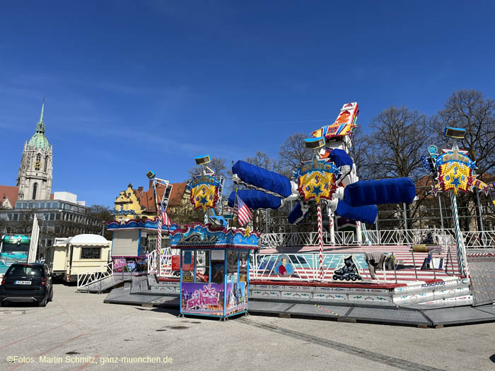 Skater von Kaiser beim Aufbau des Münchner Frühlingsfestes 2022 am 11.04.2022 - 220411fruehlingsfest-auf025.jpg