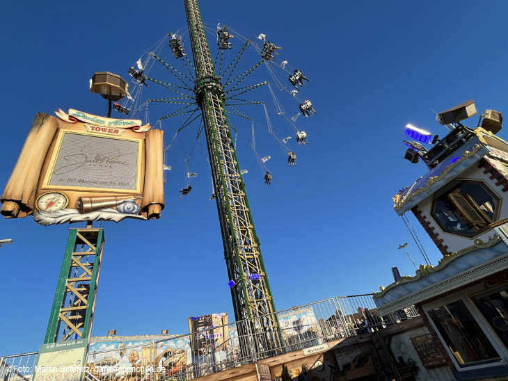 Jules Verne Tower  auf dem Osterplärrer 2022 in Augsburg (Foto. Martin Schmitz)