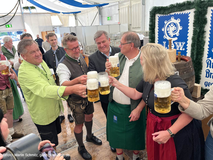 Impressionen Er&ouml;ffnung Unterhachinger B&uuml;rgerfest 2022 / 220708buergerfest-unterh040 &copy;Fotos: Martin Schmitz 